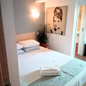 Πανσιόν (adults Only), Βουκουρέστι